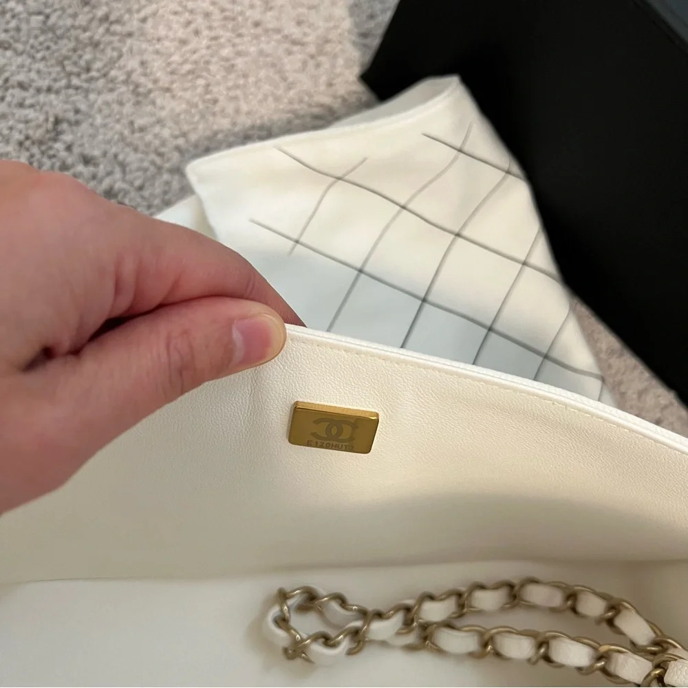 Chanel White Medium Classic Flap Bag - Picture 5 of 15